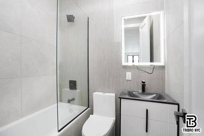 Apartment for rent at 141 Meserole Ave #4PHB, Brooklyn, NY 11222