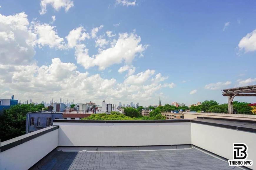 Apartment for rent at 141 Meserole Ave #4PHB, Brooklyn, NY 11222