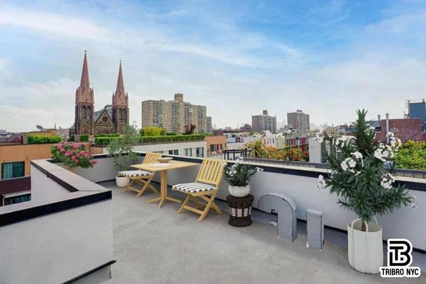 Apartment for rent at 141 Meserole Ave #4PHB, Brooklyn, NY 11222