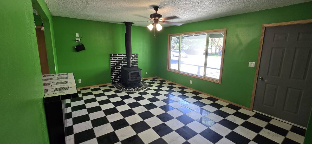 House for rent at 637 SE Commerce St, Madras, OR 97741