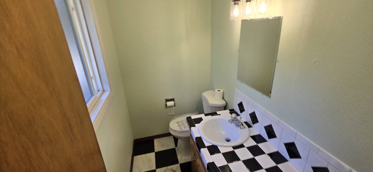House for rent at 637 SE Commerce St, Madras, OR 97741