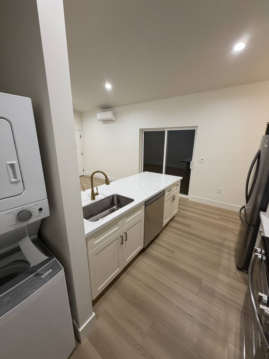 Townhouse for rent at 746 7th Ave #2, Sacramento, CA 95818