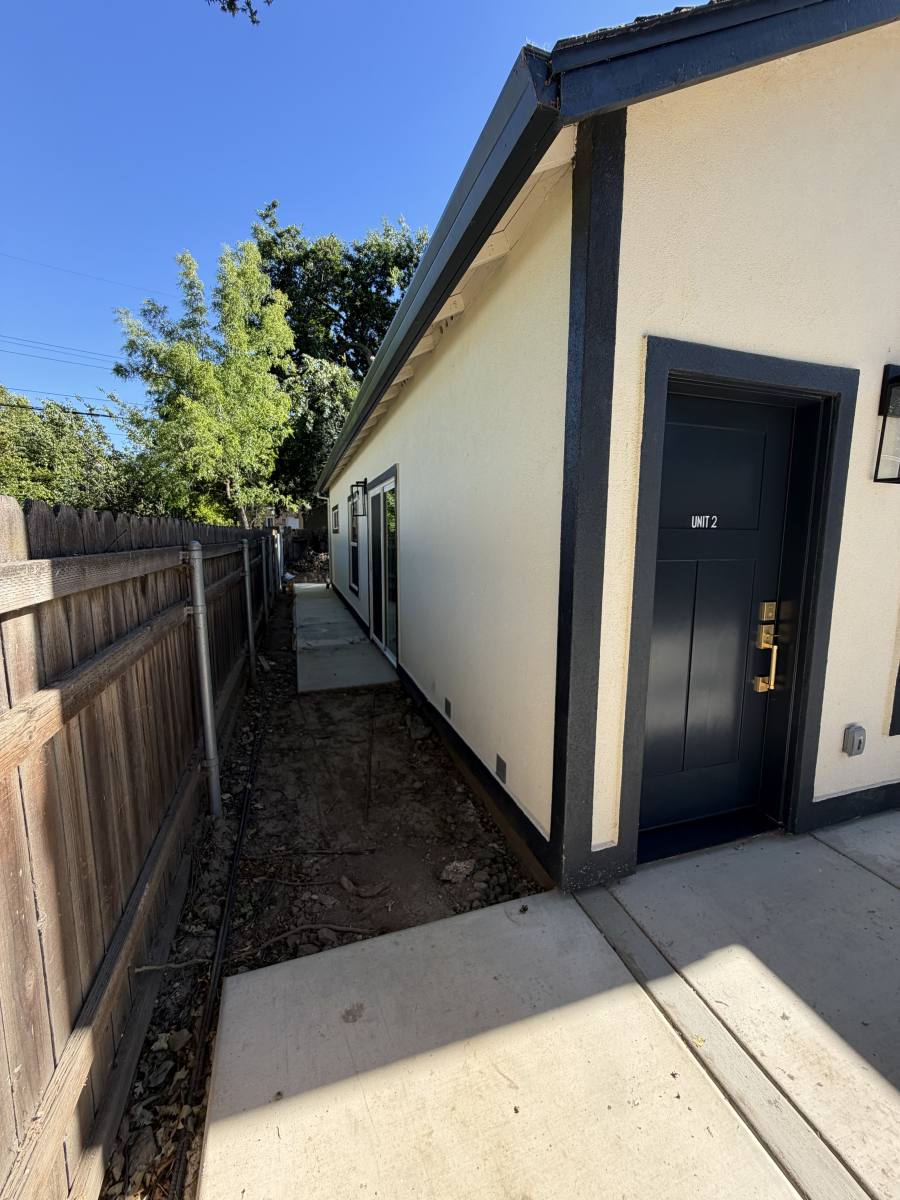 Townhouse for rent at 746 7th Ave #2, Sacramento, CA 95818