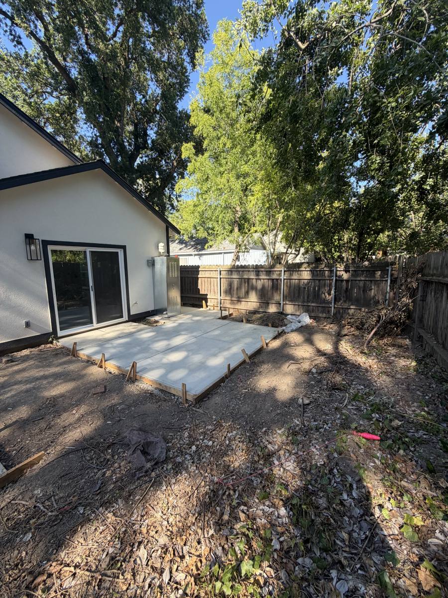 Townhouse for rent at 746 7th Ave #2, Sacramento, CA 95818