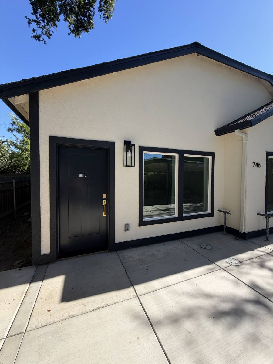Townhouse for rent at 746 7th Ave #2, Sacramento, CA 95818