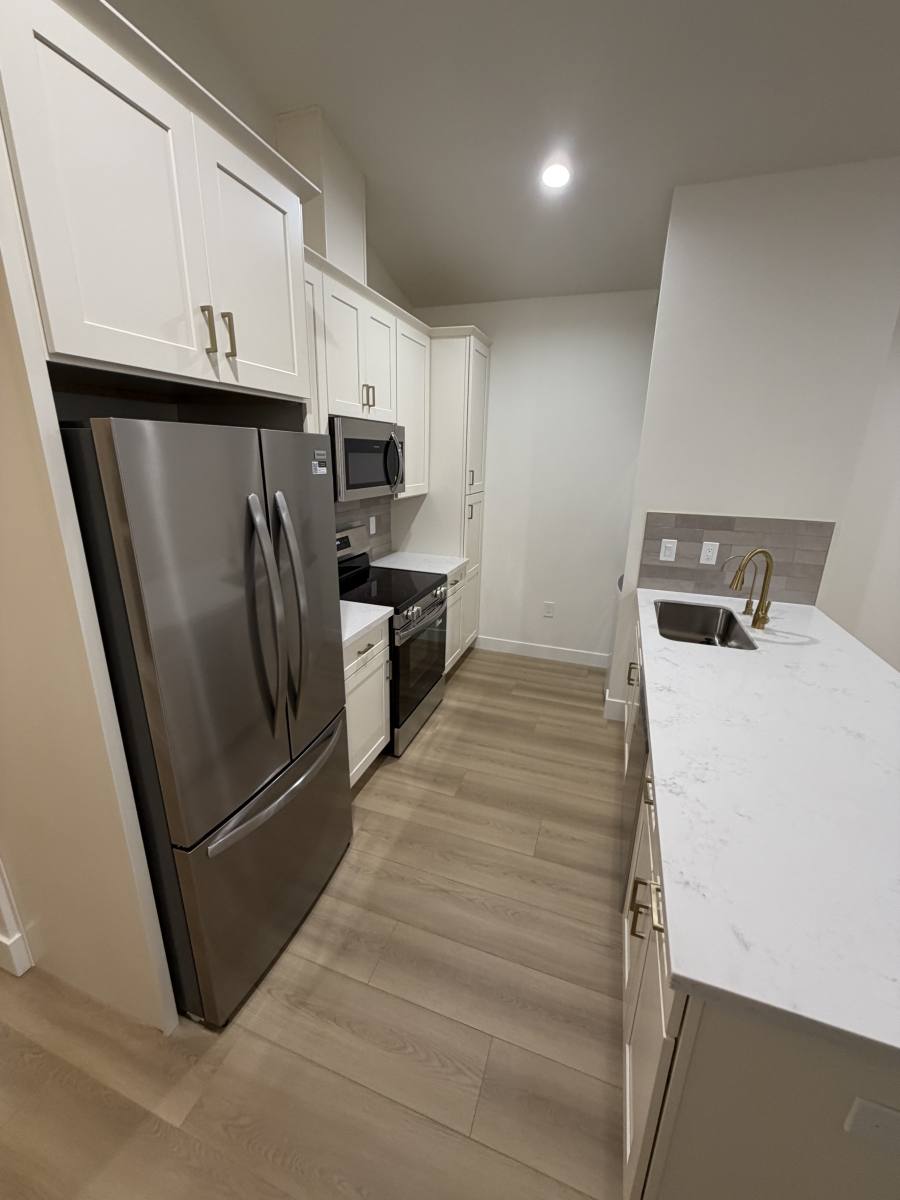 Townhouse for rent at 746 7th Ave #2, Sacramento, CA 95818