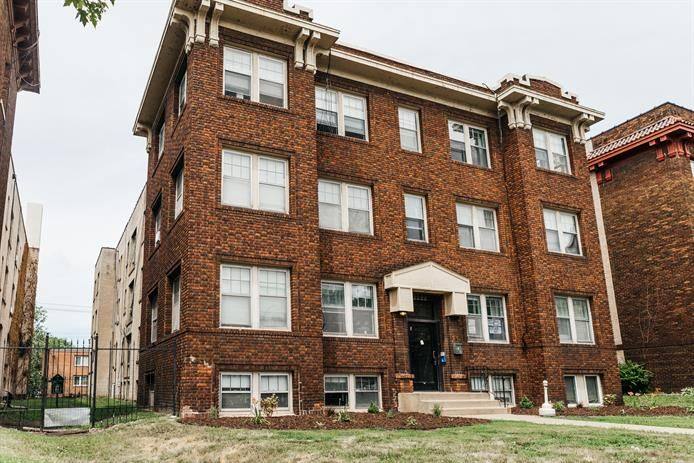 Apartment for rent at 2222 Nicollet Ave S, Minneapolis, MN 55404