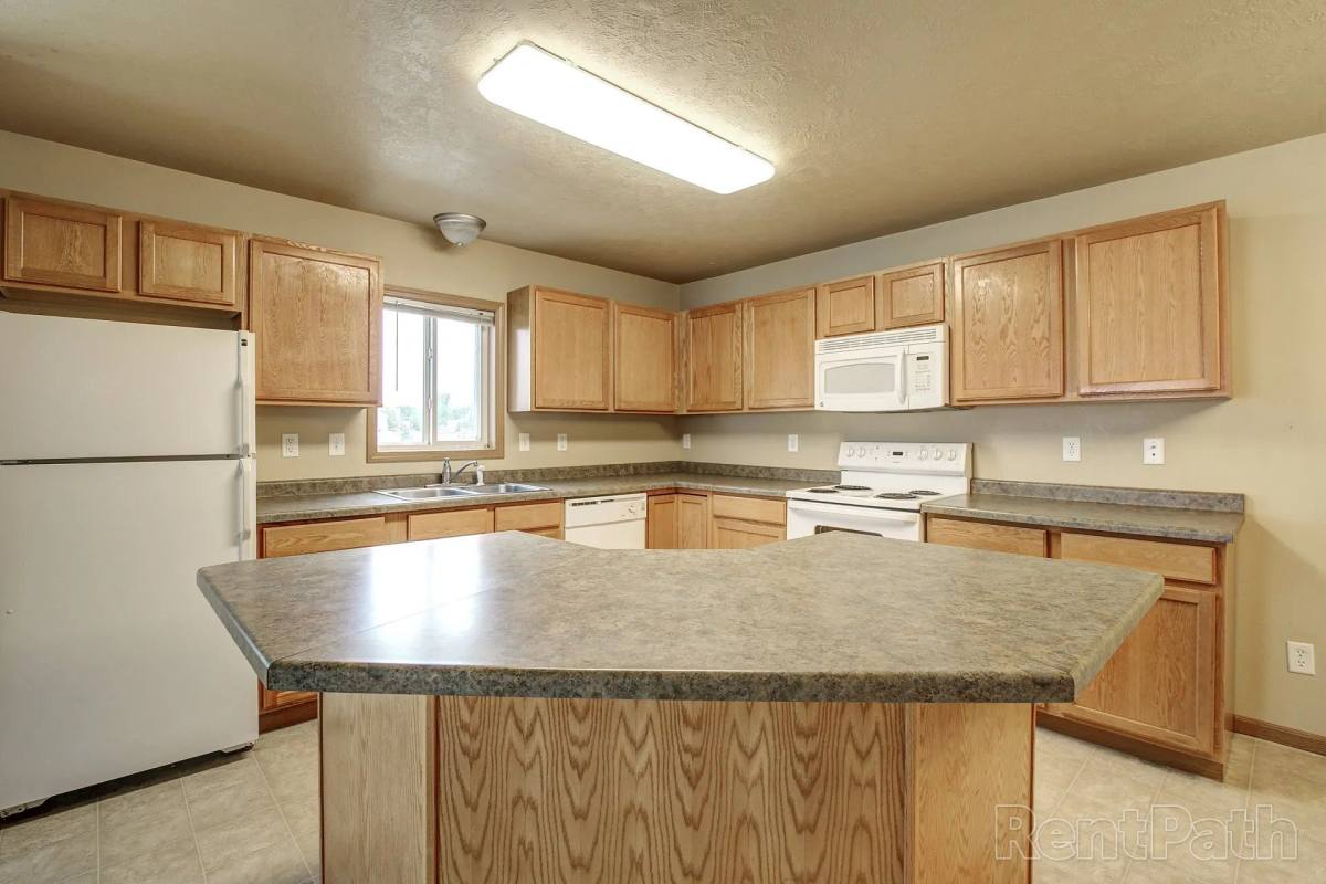 Apartment for rent at Hawk Pointe, 4201 Montreal St, Bismarck, ND 58503