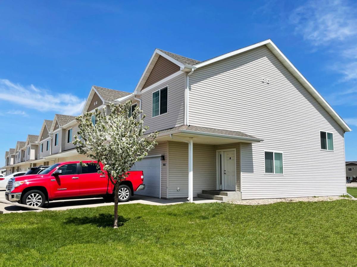 Townhouse for rent at Woodside Townhomes, 1300-1346 35th Ave SE, Minot, ND 58701