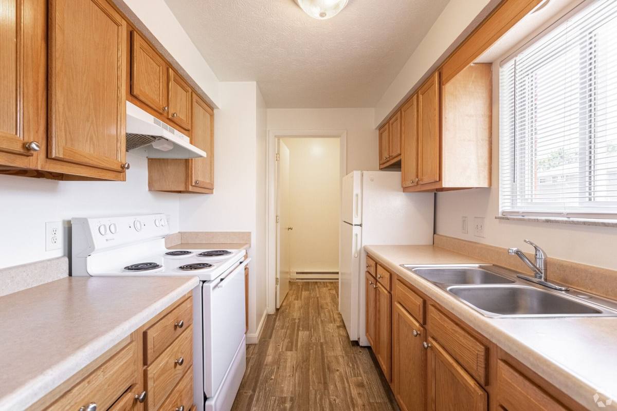 Apartment for rent at Broadmoor, 364-374 Burman Ave #374, Dayton, OH 45426