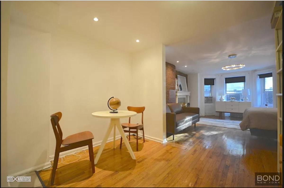 Townhouse for rent at 171 Washington Park #1, Brooklyn, NY 11205