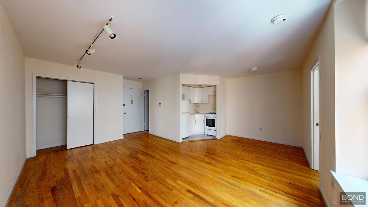 Apartment for rent at 162 W 80th St #2E, New York, NY 10024