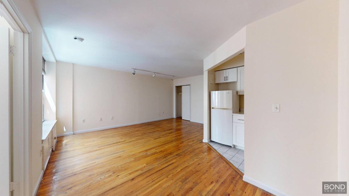 Apartment for rent at 162 W 80th St #2E, New York, NY 10024