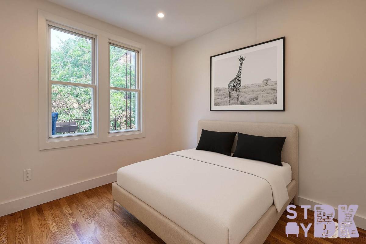Townhouse for rent at 275 Nassau Ave #1, Brooklyn, NY 11222