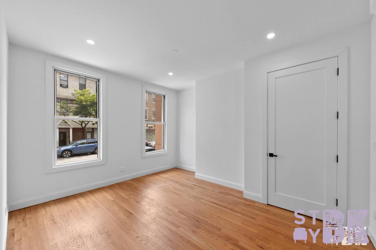 Townhouse for rent at 275 Nassau Ave #1, Brooklyn, NY 11222