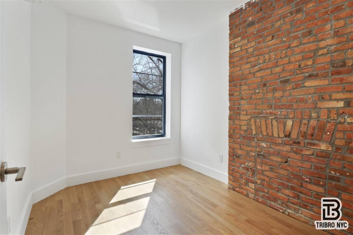 Apartment for rent at 104 Graham #2F, Brooklyn, NY 11206