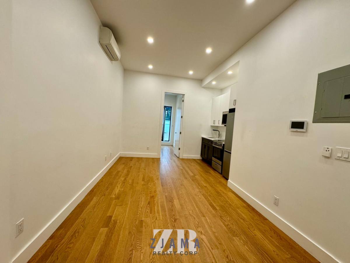 Townhouse for rent at 435 Dekalb Ave #1L, Brooklyn, NY 11205