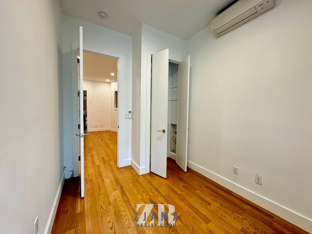 Townhouse for rent at 435 Dekalb Ave #1L, Brooklyn, NY 11205