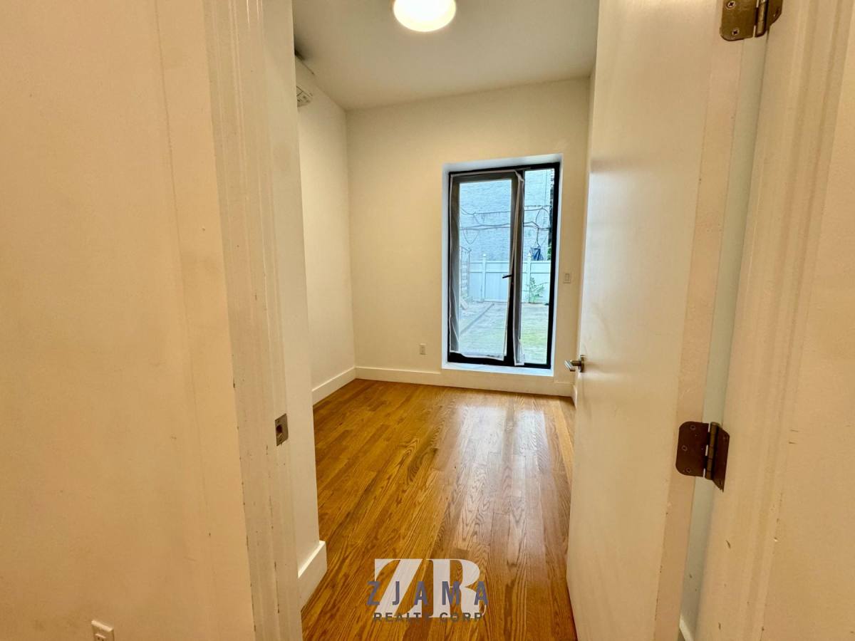 Townhouse for rent at 435 Dekalb Ave #1L, Brooklyn, NY 11205