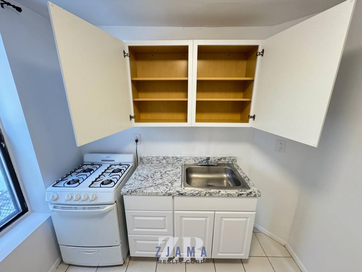 Apartment for rent at 392 E 4th St #3A, Brooklyn, NY 11218