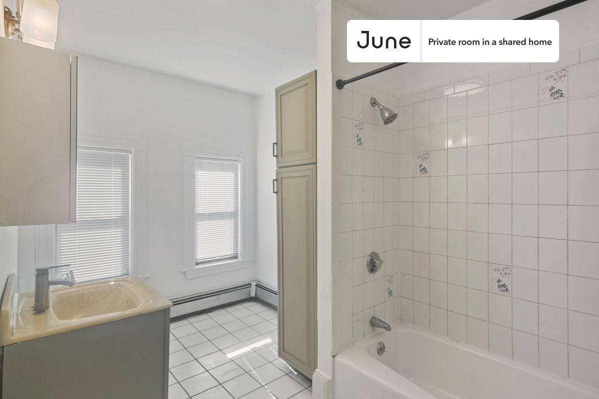 Apartment for rent at 132 Chiswick Rd #2B, Brighton, MA 02135