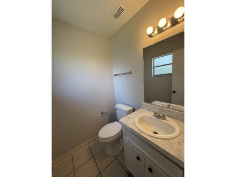 Apartment for rent at 3940 Alpert Dr, Orlando, FL 32810