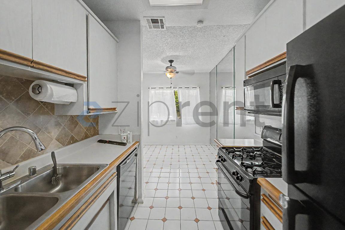 Apartment for rent at 158 Maegan Place #6, Thousand Oaks, CA 91362