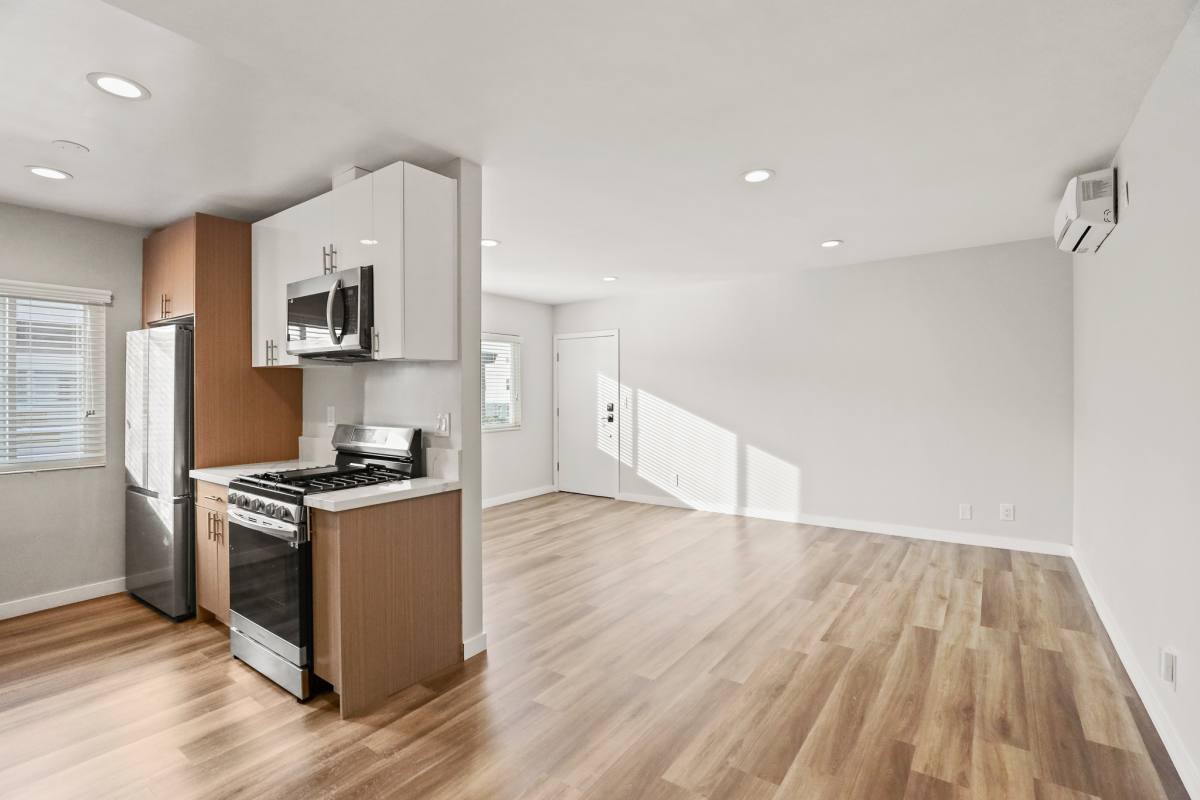 Apartment for rent at 1352 W 36th St, Los Angeles, CA 90007