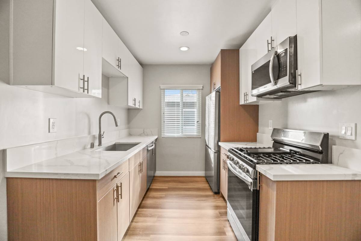 Apartment for rent at 1352 W 36th St, Los Angeles, CA 90007