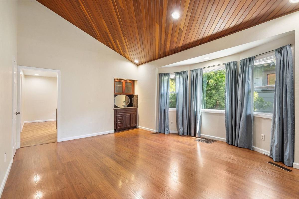 House for rent at 1824 9th St, Alameda, CA 94501