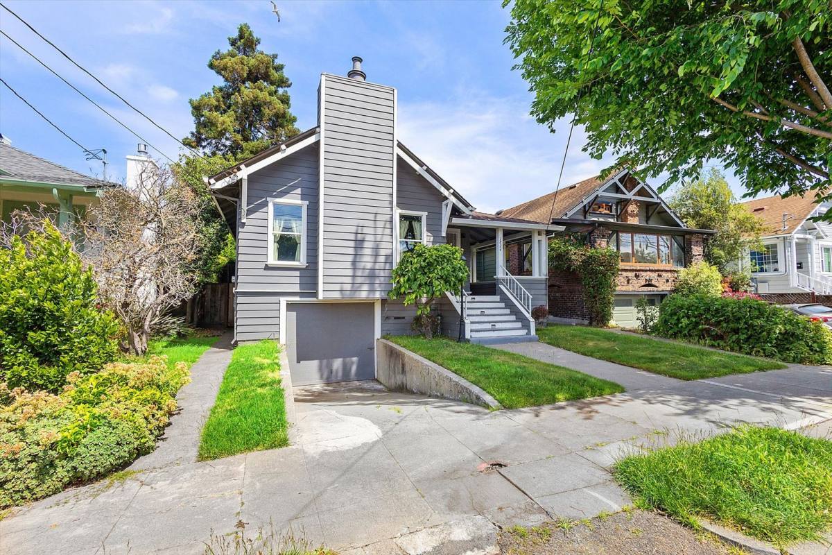 House for rent at 1824 9th St, Alameda, CA 94501