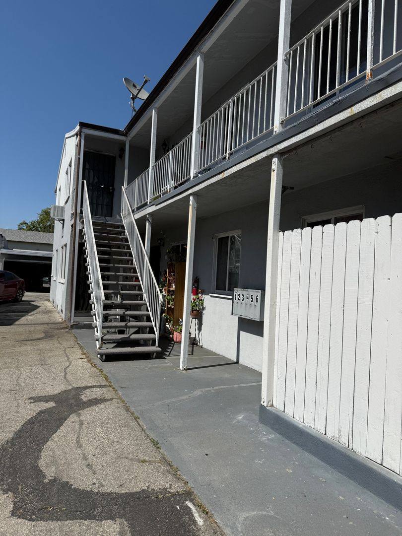 Apartment for rent at 12801 Vanowen St, North Hollywood, CA 91605