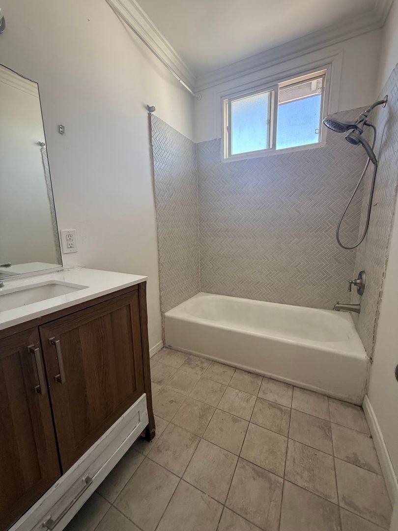 Apartment for rent at 12801 Vanowen St, North Hollywood, CA 91605