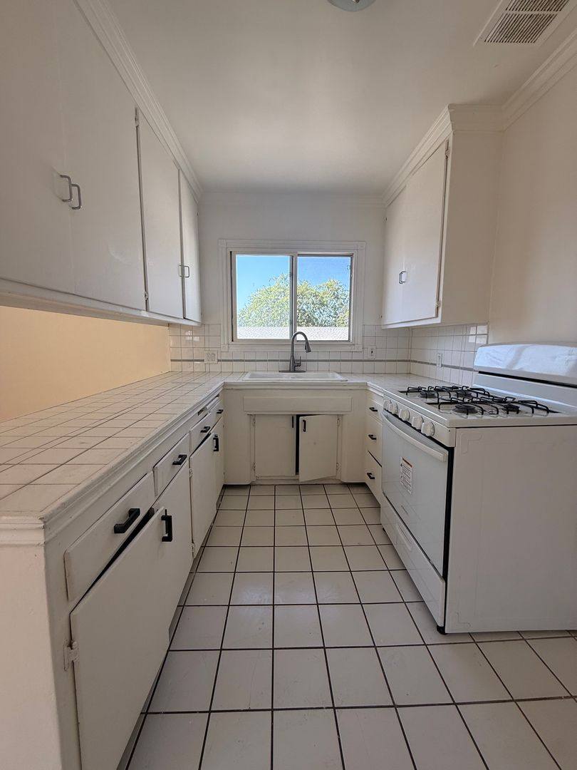 Apartment for rent at 12801 Vanowen St, North Hollywood, CA 91605