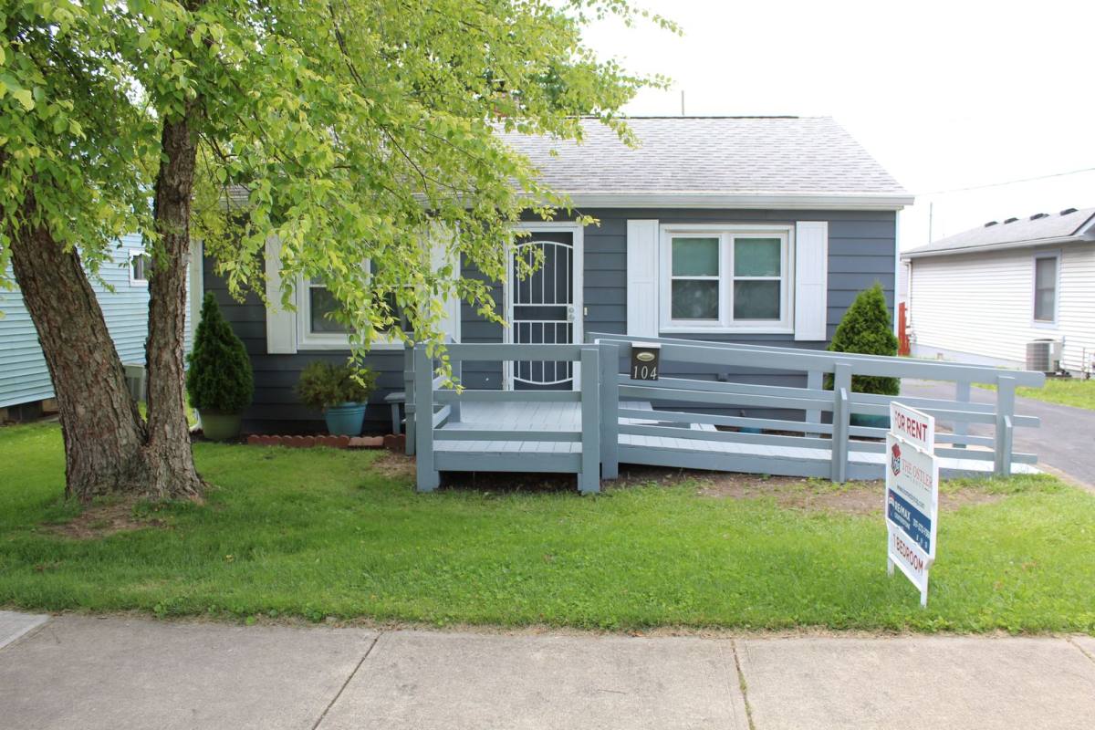 House for rent at 104 N Grant St, Brownsburg, IN 46112