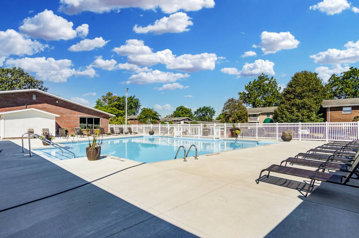 Apartment for rent at 1700 Juniper Dr, Bowling Green, OH 43402