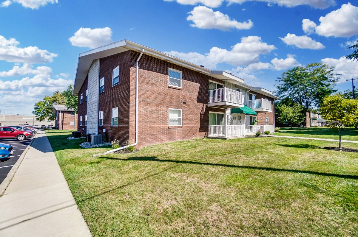 Apartment for rent at 1700 Juniper Dr, Bowling Green, OH 43402