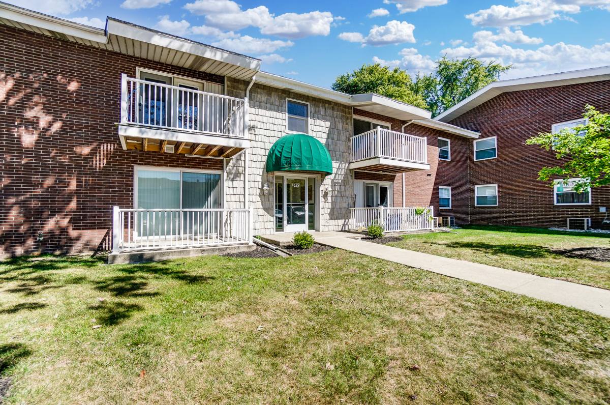 Apartment for rent at 1700 Juniper Dr, Bowling Green, OH 43402