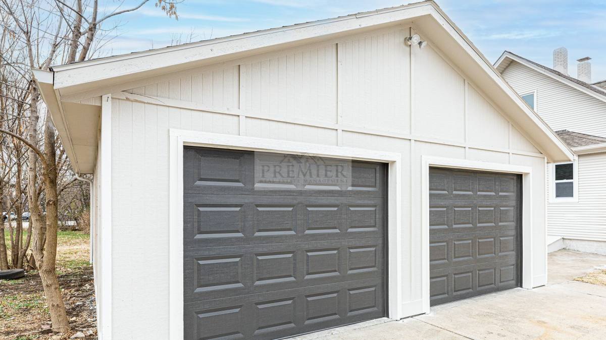 House for rent at 184 W N St, Peculiar, MO 64078