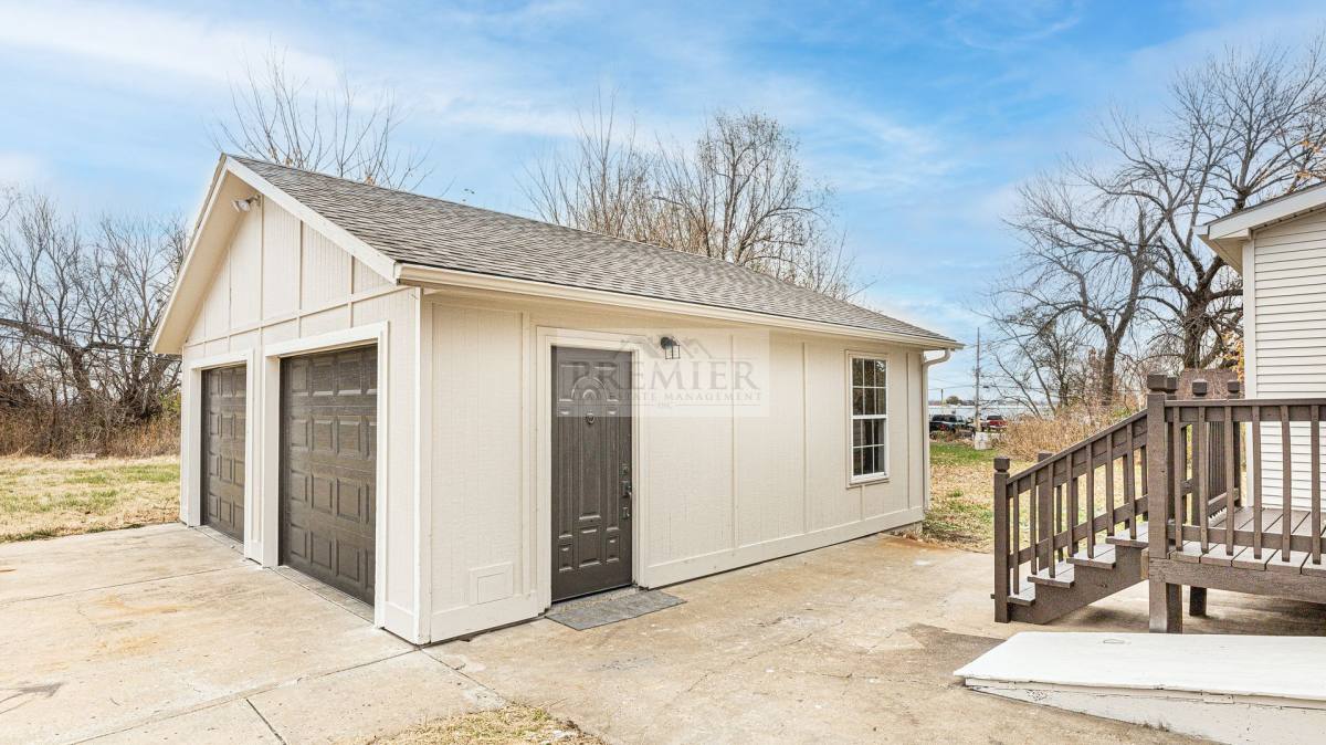 House for rent at 184 W N St, Peculiar, MO 64078
