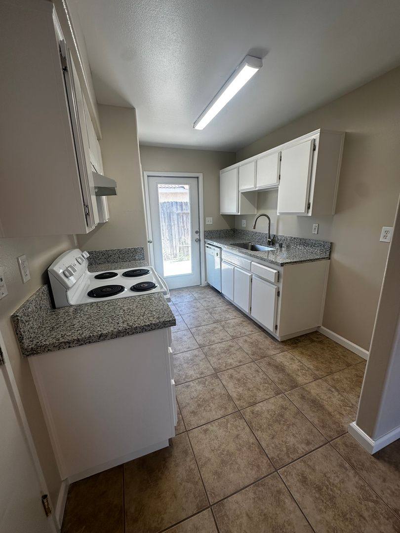 Apartment for rent at 5213 S H St, Bakersfield, CA 93304