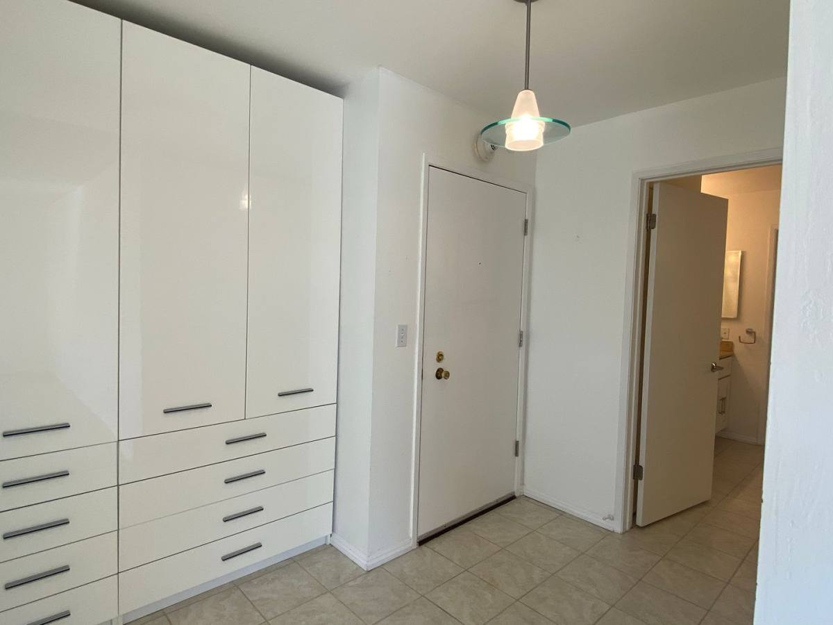 Apartment for rent at 6 Admiral Dr, Emeryville, CA 94608