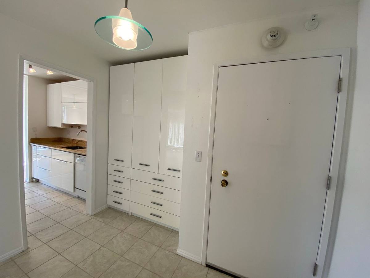 Apartment for rent at 6 Admiral Dr, Emeryville, CA 94608