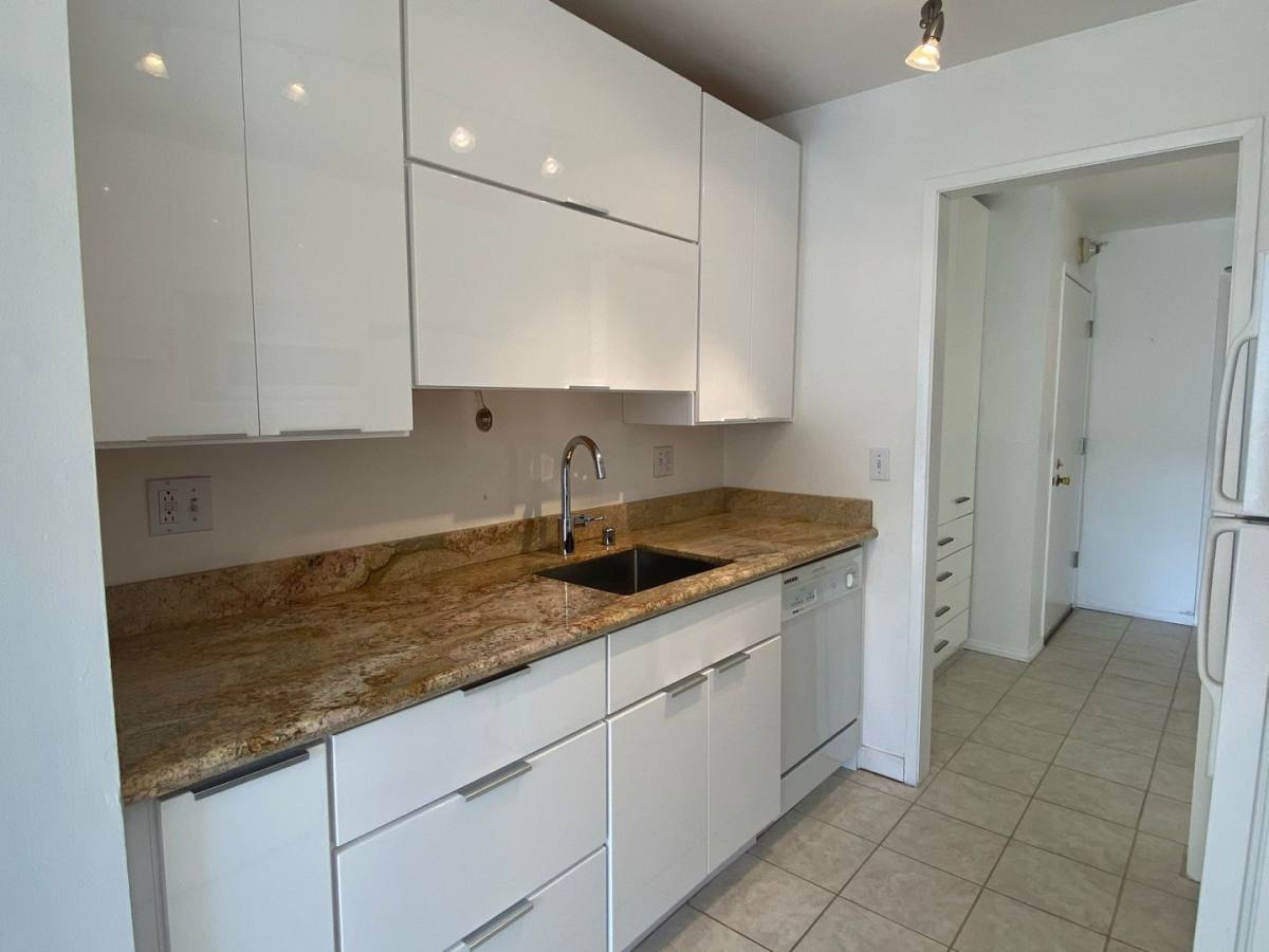 Apartment for rent at 6 Admiral Dr, Emeryville, CA 94608
