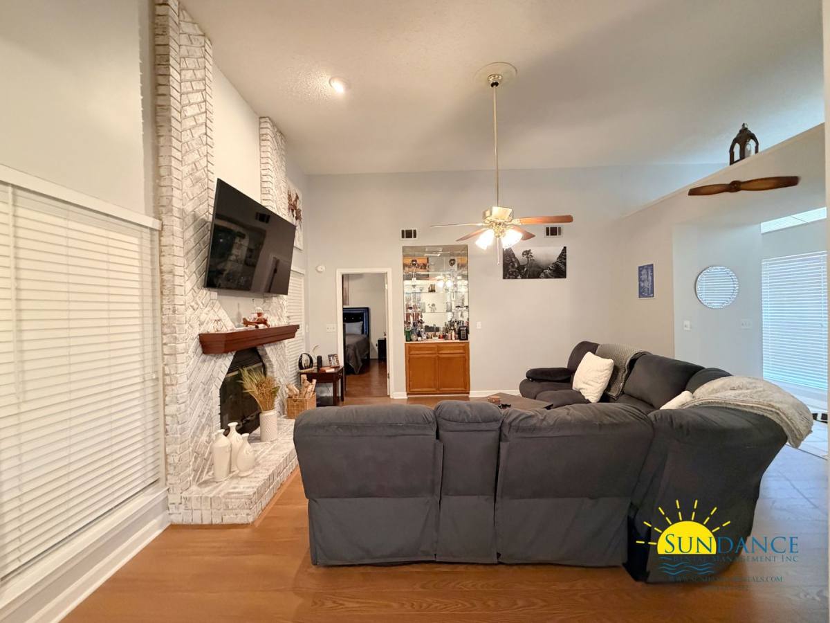 House for rent at 225 Lakeside Lane, Mary Esther, FL 32569