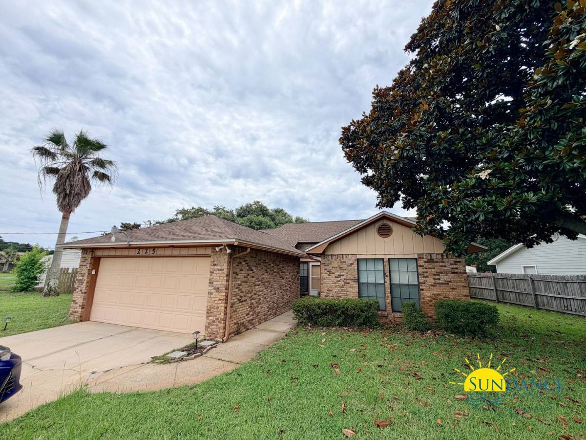 House for rent at 225 Lakeside Lane, Mary Esther, FL 32569