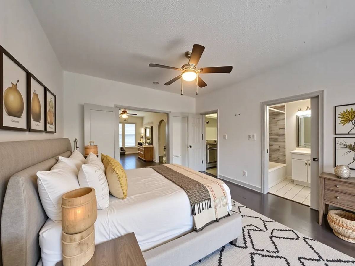 Apartment for rent at 2100 Forest Park Blvd, Fort Worth, TX 76110