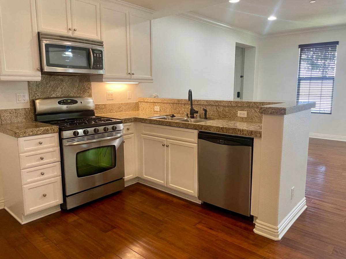 Townhouse for rent at 1518 Valencia Ave, Tustin, CA 92782