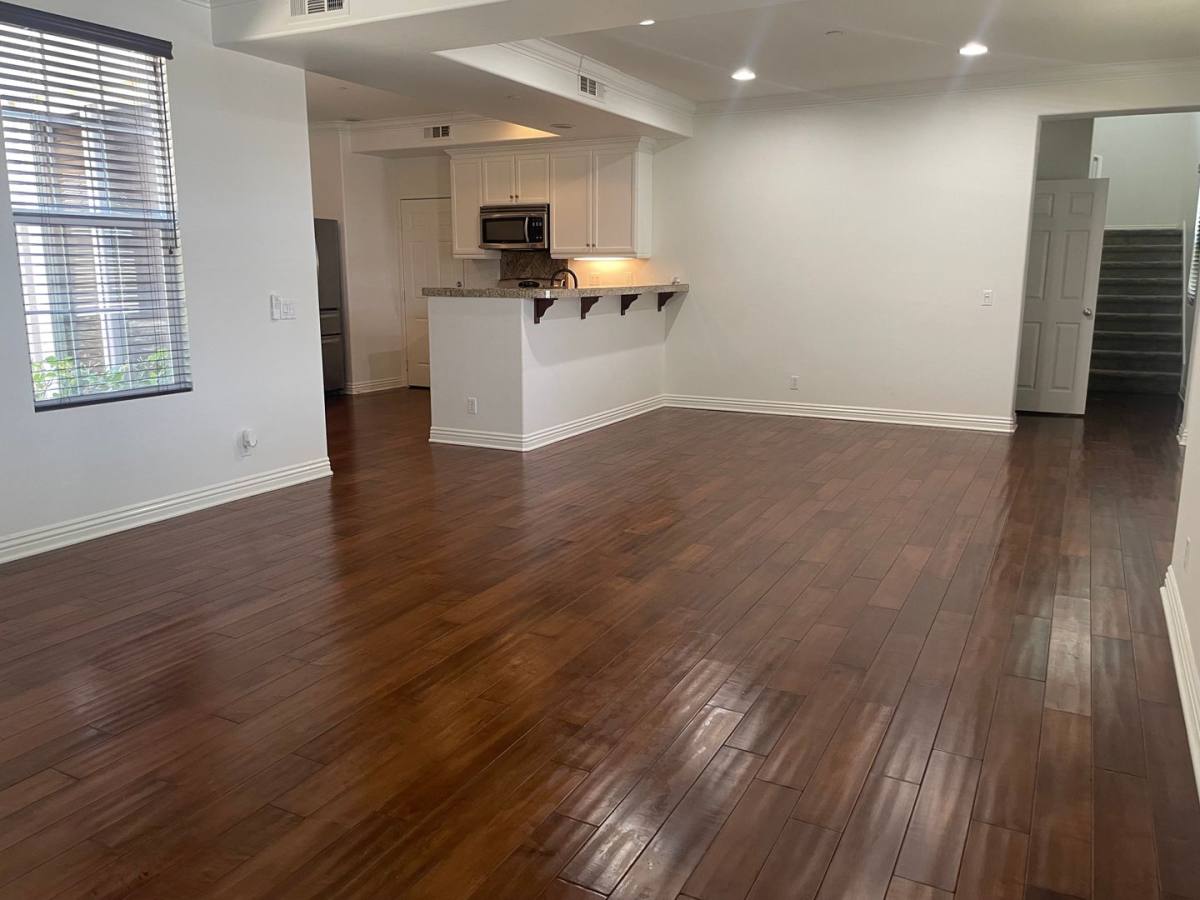 Townhouse for rent at 1518 Valencia Ave, Tustin, CA 92782