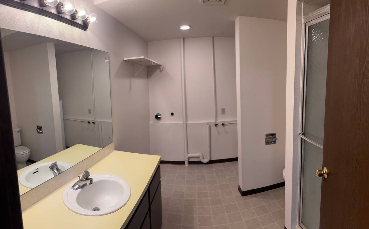 Apartment for rent at 2417-19 S Glenn Rd, Spokane, WA 99206